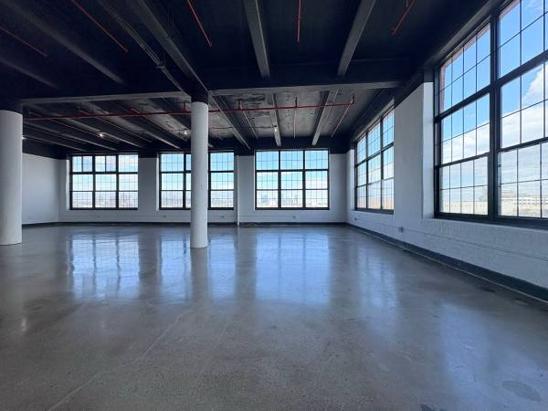 $7,400 / 2786ft2 - Corner Loft Office | 2,786 SF | Skyline Views + Renovated Industrial Building (Brooklyn)63912046043779122