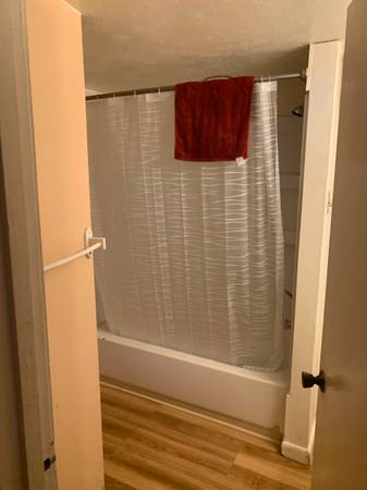 $590 / 4br - 128ft2 - Good size vasement room in wuiet neighborhood (Wenatchee)63808995177987124