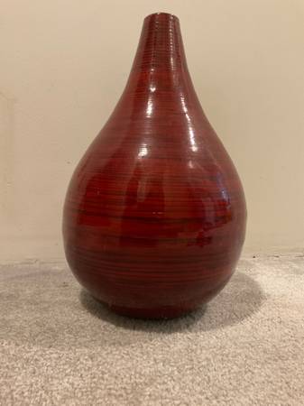 Red vase 1