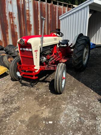 Ford Tractor model 850 1