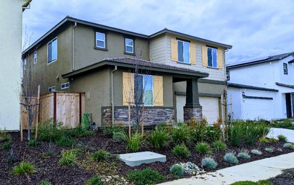 $850.00 / 1br - Lovely Queen Room (Shared Bathroom) in the Beautiful and Safe Neighbor64043840529153120
