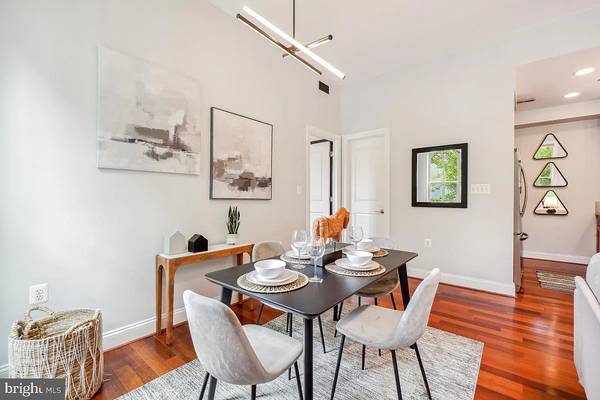 $2,390 / 1hab - 709ft2 - Impresionante casa en mansión histórica en el corazón de LeDroit Park. (Washington, DC)63822290577793124
