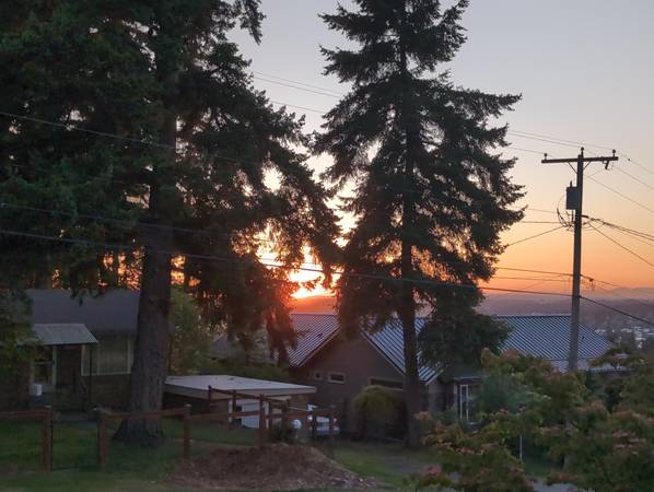 $820 🌈 Community House of 4 Seeking 1 More! (Move-in 9/1, $820/mo) 🌈 (Puget, Bellingham)63509634323203122