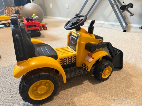 Electric CAT excavator for toddlers 1