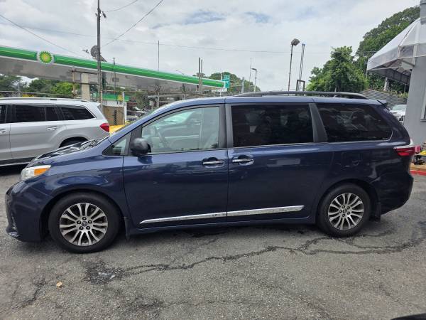 2019 Toyota Sienna XLE FWD - $20,500 (Flushing)63618003673859122