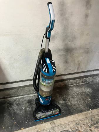 Bissell Swivel Head Vacuum (2-8) 1