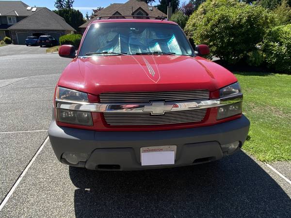 2002 Chevy Avalanche - único - bajo kilometraje - $9,999 (Mill Creek)63441436172801121