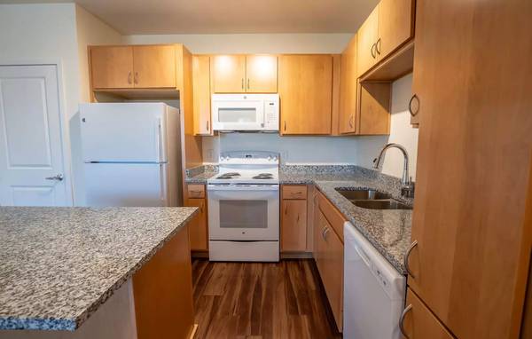 $1,438 / 2br - 918ft2 - Gorgeous 918 Sq Ft, 2 Bed / 2 Bath near public transportation (Phoenix - Mountain Vistas Community Park)64024994938498124
