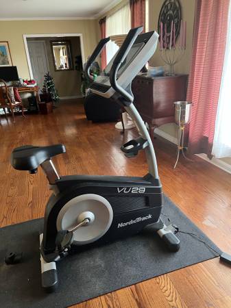 NordicTrack VU29 Commercial Series Exercise Bike 1