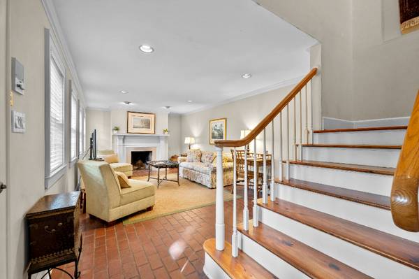 $5200.00 / 2br - 2000ft2 - Carriage House at the Thomas Doughty House64016105740931120