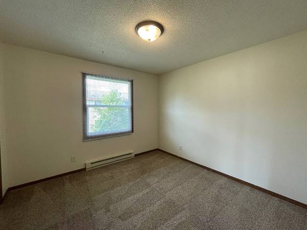 $745 / 2br - 575ft2 - 🏡 ¡SIN DEPÓSITO! -- 2HAB/1BA – $745/mes – Admite mascotas (solo gatos)💥 (Menomonie, WI)63845958646145123