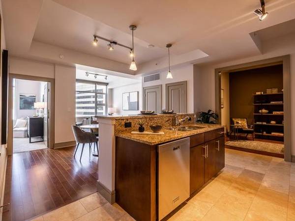 $4,550 / 2br - 1287ft2 - Package Lockers, Climate Controlled Wine Storage, Huge Windows (Downtown)63862176887041124