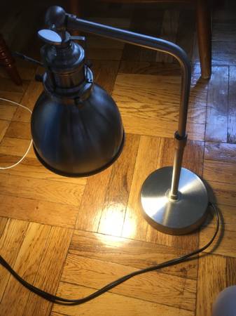Lámpara de mesa y zapatos para lluvia/construcción - $50 (Chinatown / Lit Italy)63471465514497120