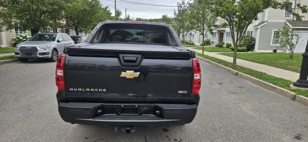 CHEVY AVALANCHE LTZ NEGRO HERMOSO, EQUIPADO 4X4 COMO NUEVO! $7999 - $7.999 (Staten Island)63469911051009123