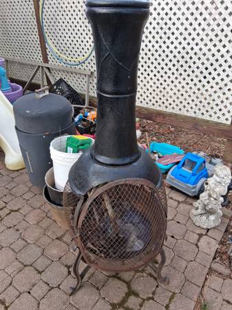 Cast iron firepit in great shape 1