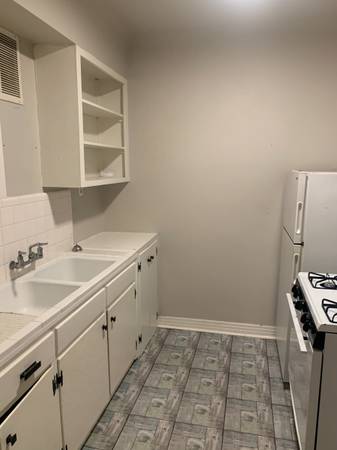 $1,250 / 1br - 700ft2 - Nice 1 Bedroom Apartment with Balcony (French Quarter)63792041887619124