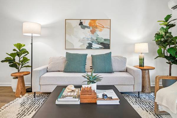 $2,985 / 2br - 962ft2 - ¡Arriba 1 y 2 habitaciones disponibles, vecindario tranquilo! (TO)63668271096579121