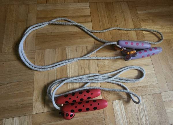 2 jumping rope  ropes 5 ft long 1