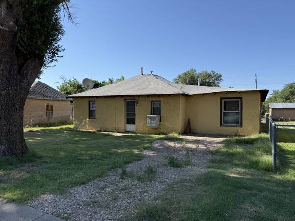 Would you be comfortable in this home? Home in Tucumcari. 3 Beds, 1 Baths 1