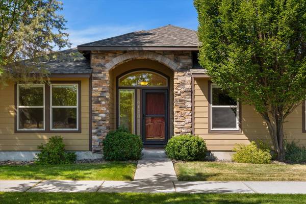 $695,000 / 3br - 1806ft2 - Gorgeous Larkspur Home (Bend)63839289835523120