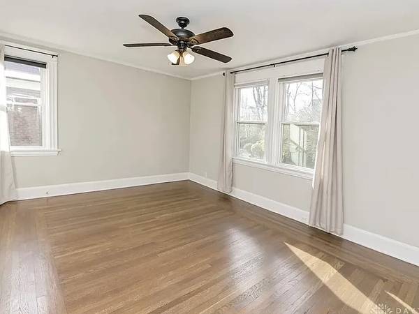 $625 / 2br - 1102ft2 - **Charming 2-Bedroom, 2-Bathroom Home in Prestigious Hyde Park** (Cincinnati)63980098928387124