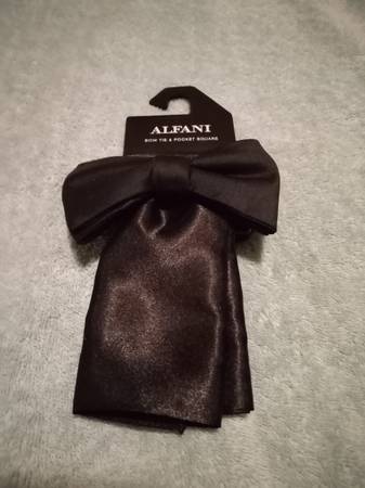 Beautiful Alfani Bow Tie and Pocket Square Black NEW 1