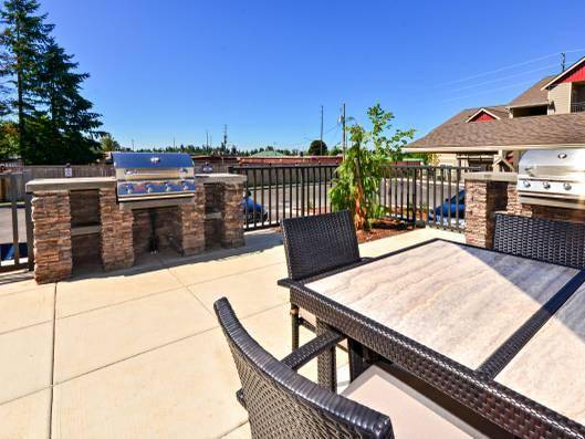 $1,990 / 2br - 956ft2 - Outdoor Bliss: Walking Trails, Bark Park, and More (Edgewood)63934548874755122
