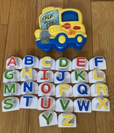 Leap Frog Fridge Phonics Bus with letters 1
