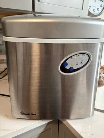 Magic Chef Countertop Ice Maker 1