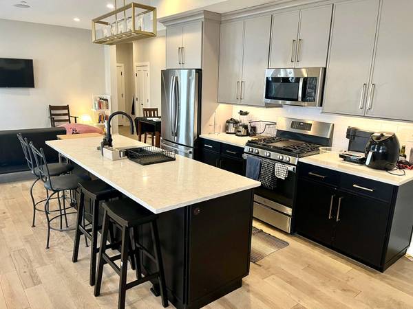 $1,200 / 3br - 1200ft2 - Modern Room in Share 3bed 2Bath Condo (Boston)63817540228611124