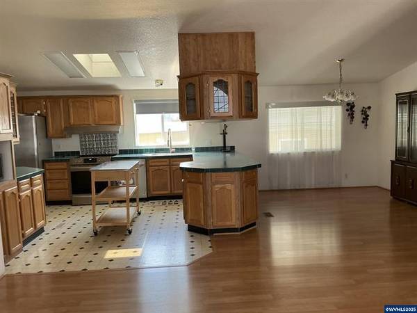 $95,000 / 3br - 1404ft2 - Beautifully Maintained  3 Bedroom MFG Senior Community $95,000 (NE Salem)64150283926657121
