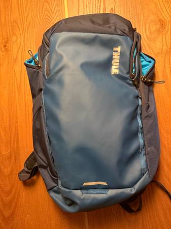 Thule Chasm Backpack 26L in color Poseidon 1