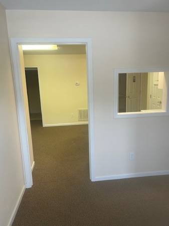 $1,500 / 930ft2 - Office Space for Lease | (+-) 520 s.f. & (+-) 930 s.f. (Greenville)63783811744771122