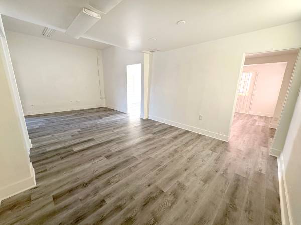 $1,400 / 850ft2 - Office Space for Lease El Sereno 3 offices + private restroom+parking (Los Angeles)63840107357441121