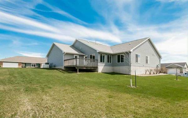 $3,400 / 4br - 2400ft2 - Nice four bed two bath home for rent (Tiffin, IA)64040364039298121