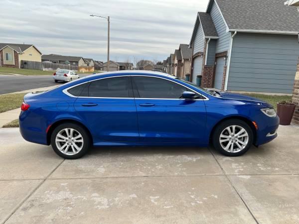 2015 Chrysler 200 Limited 1