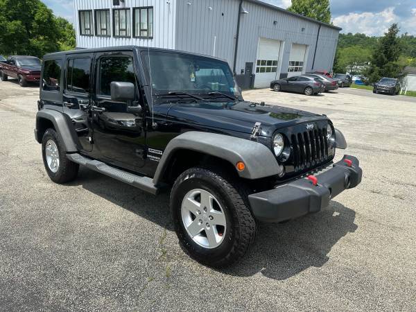¡IMPRESIONANTE! ¡IMPECABLE! Jeep Wrangler Unlimited 2014 de 4 puertas 3.6L 4x4 - $16,000 (Canonsburg)63654695313025122