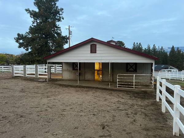 Barn stalls w/ paddocks 1