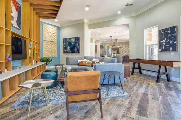 $2,470 / 1br - 669ft2 - 1 bedroom, in Vista CA, Spacious Walk-in Closets (1850 Thibodo Rd, Vista, CA)63663957570819123