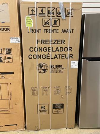 Box up right freezer Frigidaire white 1