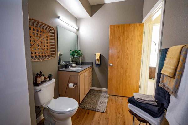 $1,695 / 1br - 650ft2 - $1,000 OFF at Move-In Special!! In-home Washer and Dryer! (Eugene - Amazon Pool)63977277114498124