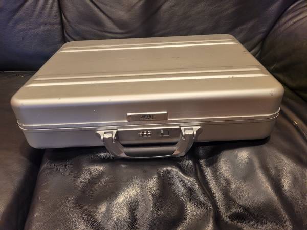 Zero Halliburton Slimline Aluminum Attaché 1