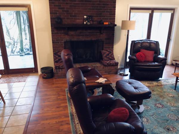 $1,500 / 1br - 900ft2 - All utilities included fully Furnished 1-bedroom Apt. (Asheville)64029211881601121