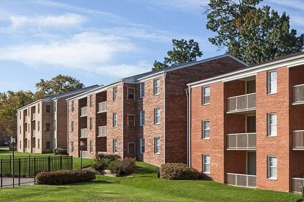 $2,061 / 2br - 1272ft2 - Modern Appliances, Pantry Cabinets, Basketball Court (Greenbelt)63843417099907121