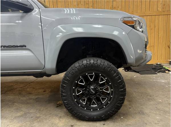 2020 Toyota Tacoma Double Cab - Photo 3