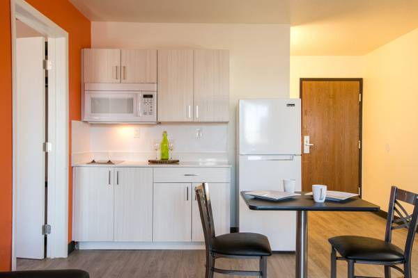 Microwave, Elevator Access, Guest Laundromat on Site 1