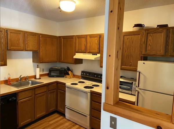 $11,000 / 2br - 900ft2 - Okemo Seasonal Rental - Two Bed in Historic Downtown Mill - On Shuttle (Okemo, Ludlow)63976979079043123