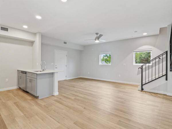 $1,595 / 2br - 922ft2 - Full-Sized Eco Smart Washer & Dryer in Every Home, Lush Landscaping (Northwest Boise)63981529640963122