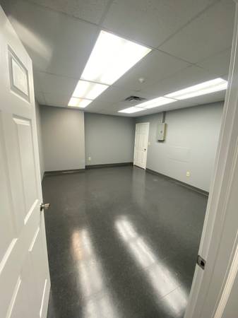 $1,575 / 1800ft2 - Office Space for lease (Watertown)63822290238467121
