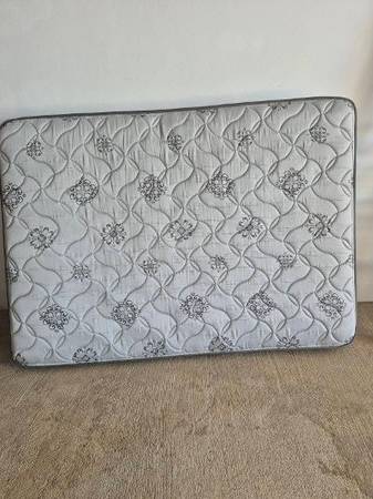 FULL SIZE MATTRESS AND BOX SPRING SET 1